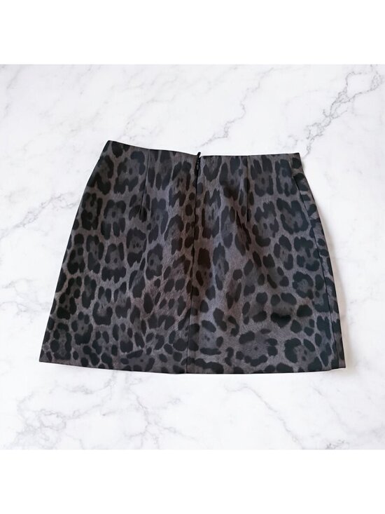 H&M Dresses & Skirts - H&M Gray Leopard Animal Print Mini Skirt Size 2